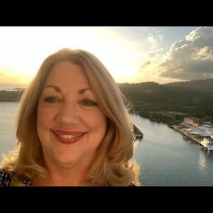 Meet your Posher, Debbie